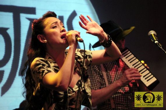 Zoe Devlin (UK) - The Trojans 2. Freedom Sounds Festival, Gebaeude 9, Koeln 02. Mai 2014 (9).JPG